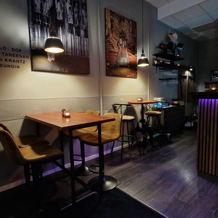 7 Degrees Bar & Lounge
