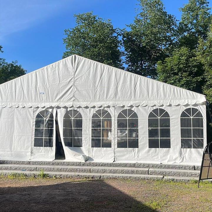 Via Tribunalin yläterasassi Porthaninpuisto