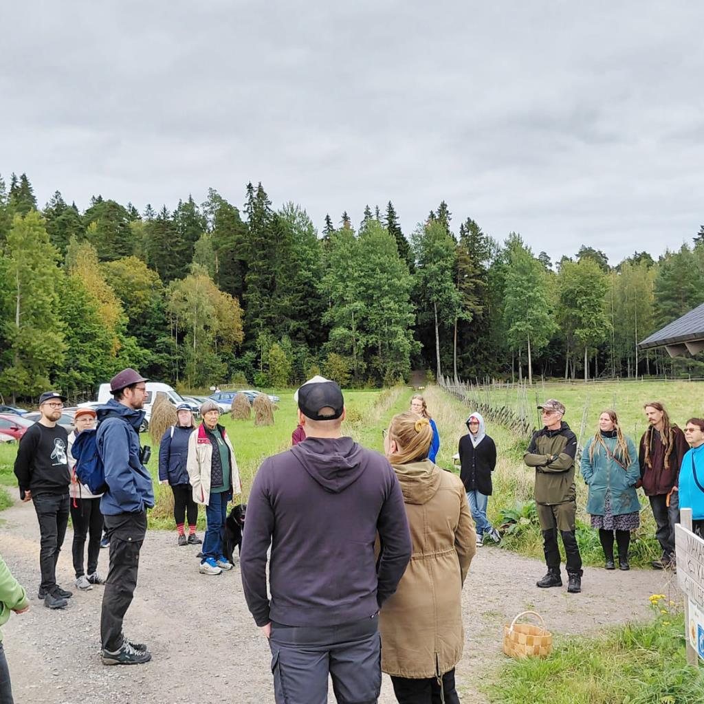 Elonkierto esittelypuisto ja makasiinikahvila
